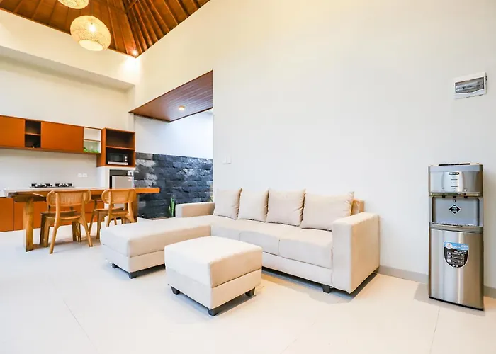 Villa Dua Art 1: Creative Space Near Titibatu Club *