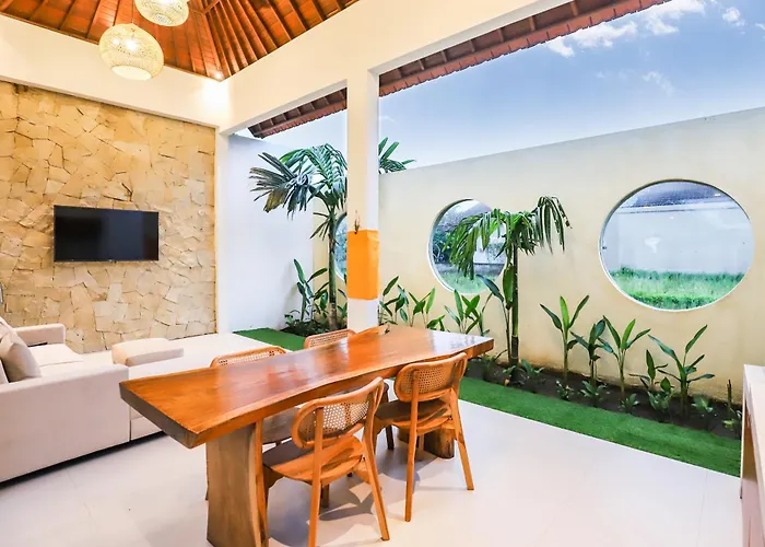 Villa Dua Art 1: Creative Space Near Titibatu Club